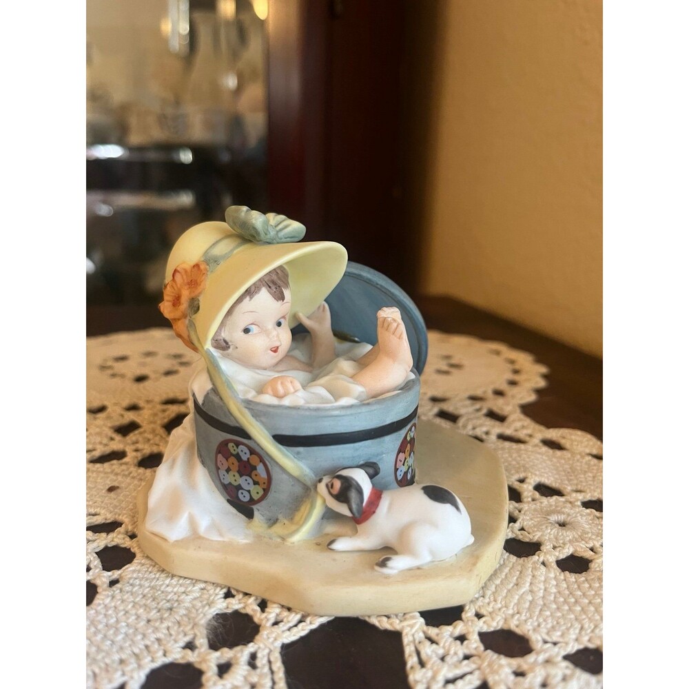 1929 Mama’s New Hat Figurine